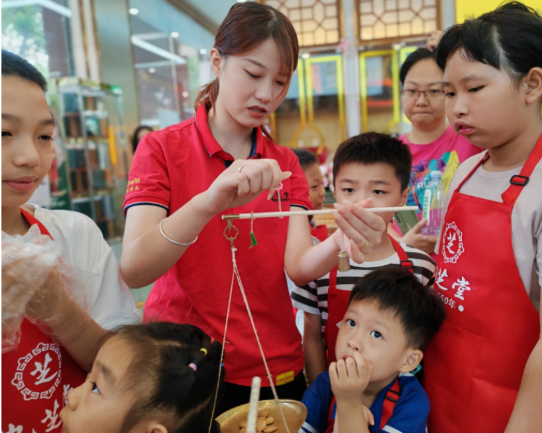 攜手東莞國藥，九芝堂“傳承中醫藥 小小中藥師”中醫藥文化親子研學公益行圓滿結束